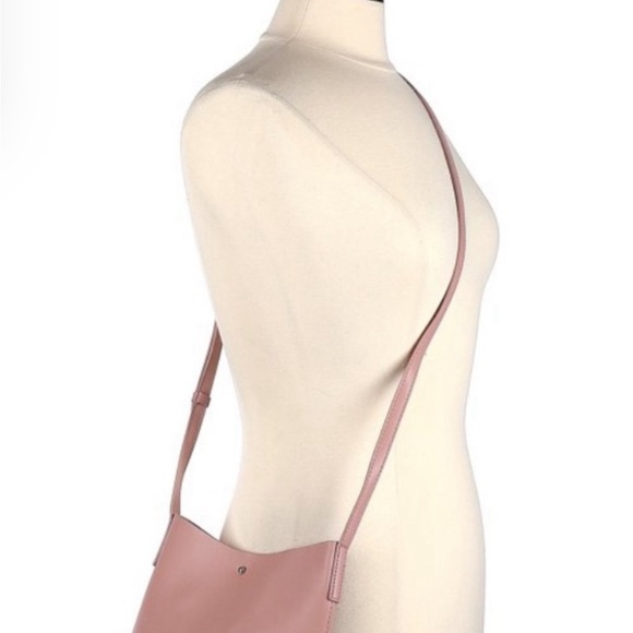 💕NWOT ANTHROPOLOGIE SAMARA BLUSH PINK CROSSBODY BUCKET BAG 💕 - Picture 4 of 5